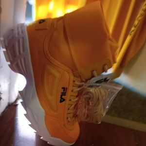 FiLA DiSRUPTOR SiZE 10 WOMENS [8.5 M]